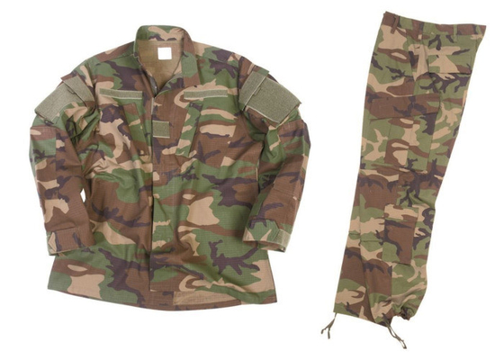Detrás plisado equipo militar de Camo, uniforme del camuflaje del desierto con el bolsillo de la manga