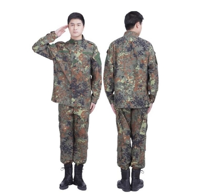 El uniforme militar del americano lo mismo como uniforme Malasia de la banda del ejército alemán