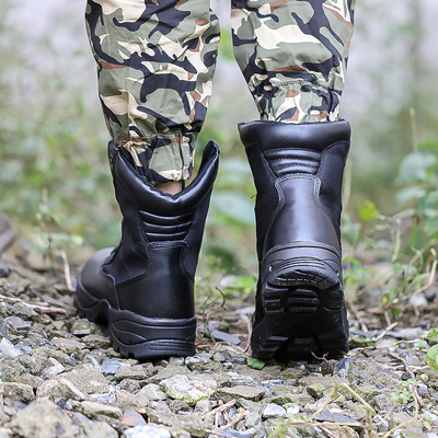 Botas tácticas de combate construidas para soportar las demandas de combate y operaciones tácticas