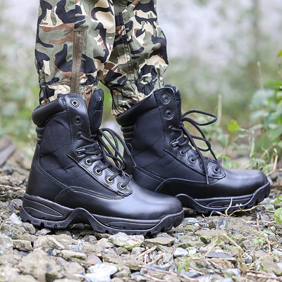 Botas tácticas de combate construidas para soportar las demandas de combate y operaciones tácticas