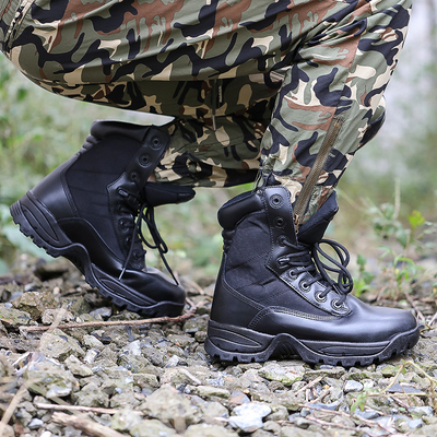 Botas tácticas de combate construidas para soportar las demandas de combate y operaciones tácticas