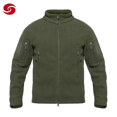 Vestido de pelo táctico de invierno de color verde oliva para entrenamiento.