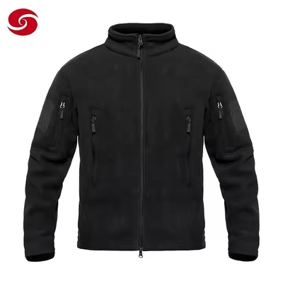 Vestido de pelo táctico de invierno de color verde oliva para entrenamiento.
