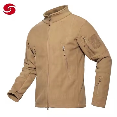 Vestido de pelo táctico de invierno de color verde oliva para entrenamiento.