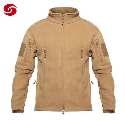 Vestido de pelo táctico de invierno de color verde oliva para entrenamiento.